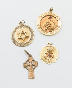 Grouping of 14KYG Charms