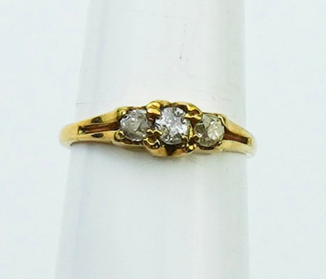 10KYG Three Diamond Ring (1 of 1)