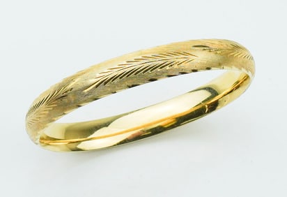 14KYG Engraved Hinged Bangle Bracelet