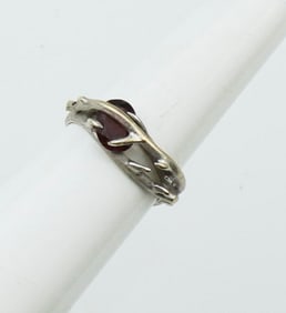 18KYG Garnet Freeform Ring