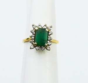 14KYG Emerald & Diamond Ring