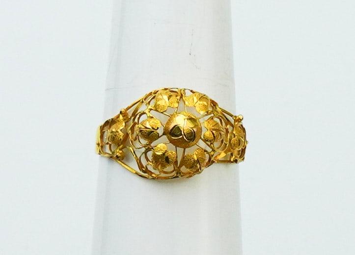 14KYG Floral Motif Style Ring: 14KYG Floral Motif Style Ring size 7.5, stamped and tested 14K yellow gold, gross weight approx. .95dwt