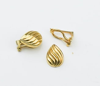 14KYG Fluted Clip Back Earring