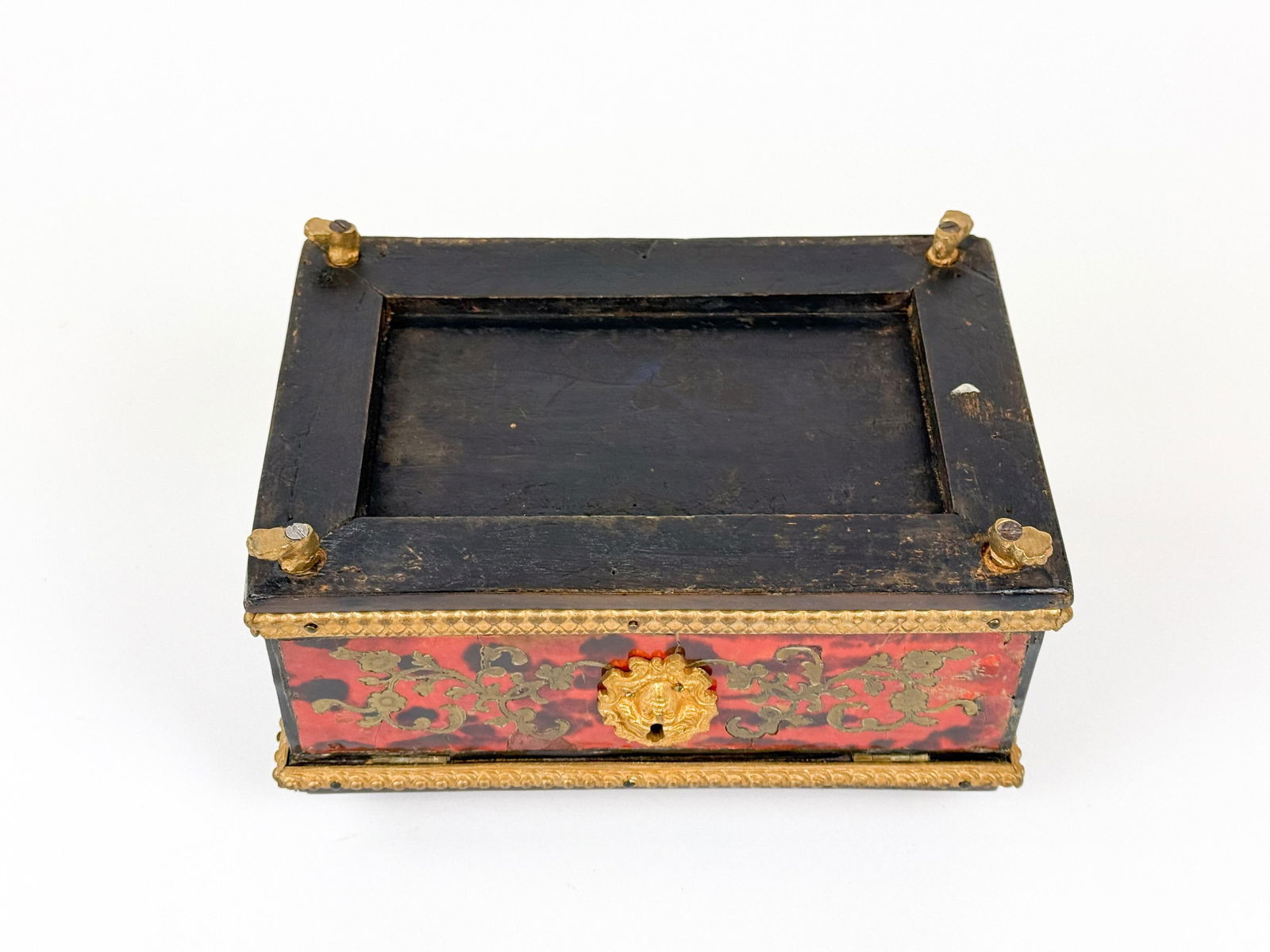 2 Lacquered boxes. - 12