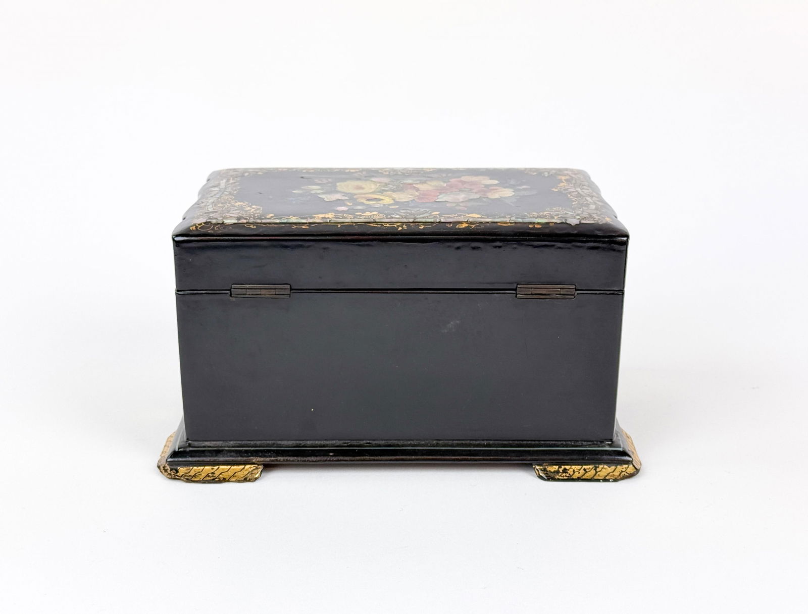2 Lacquered boxes. - 5