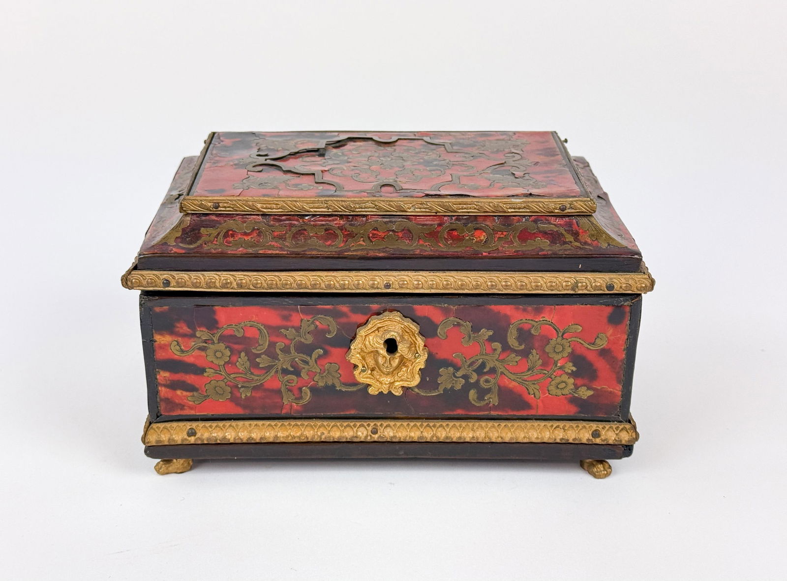 2 Lacquered boxes. - 8