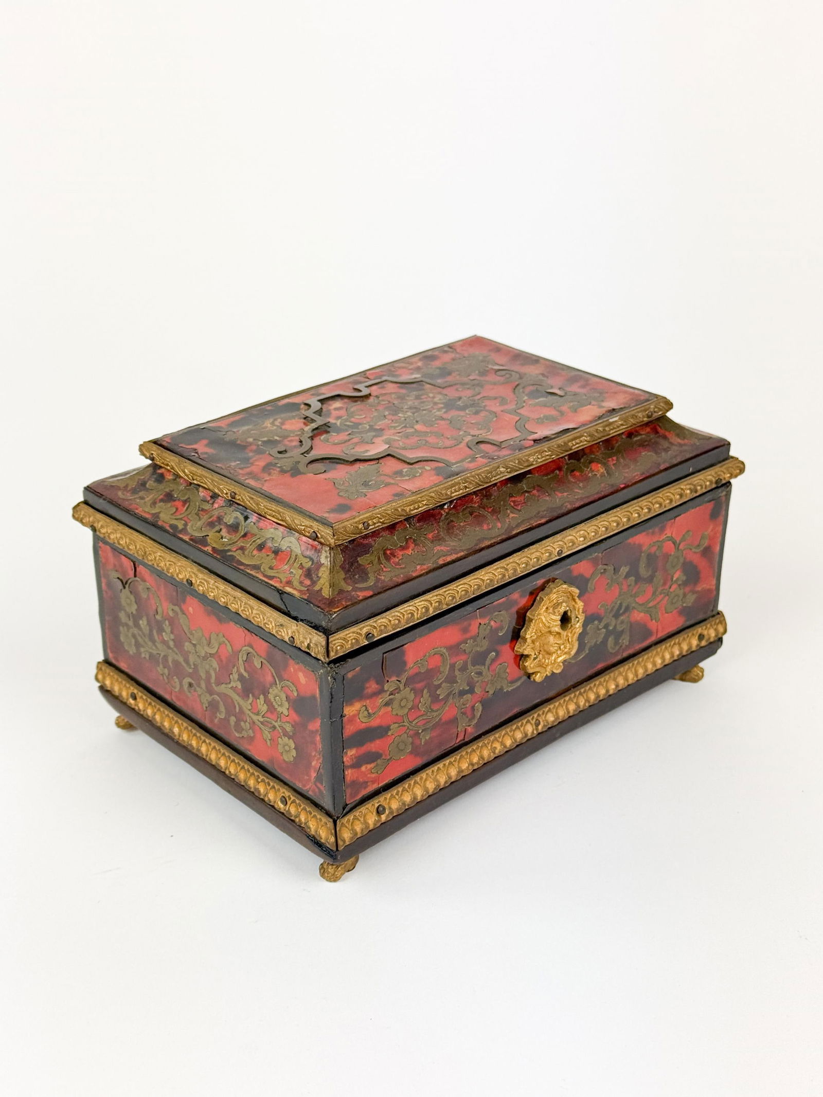 2 Lacquered boxes. - 9