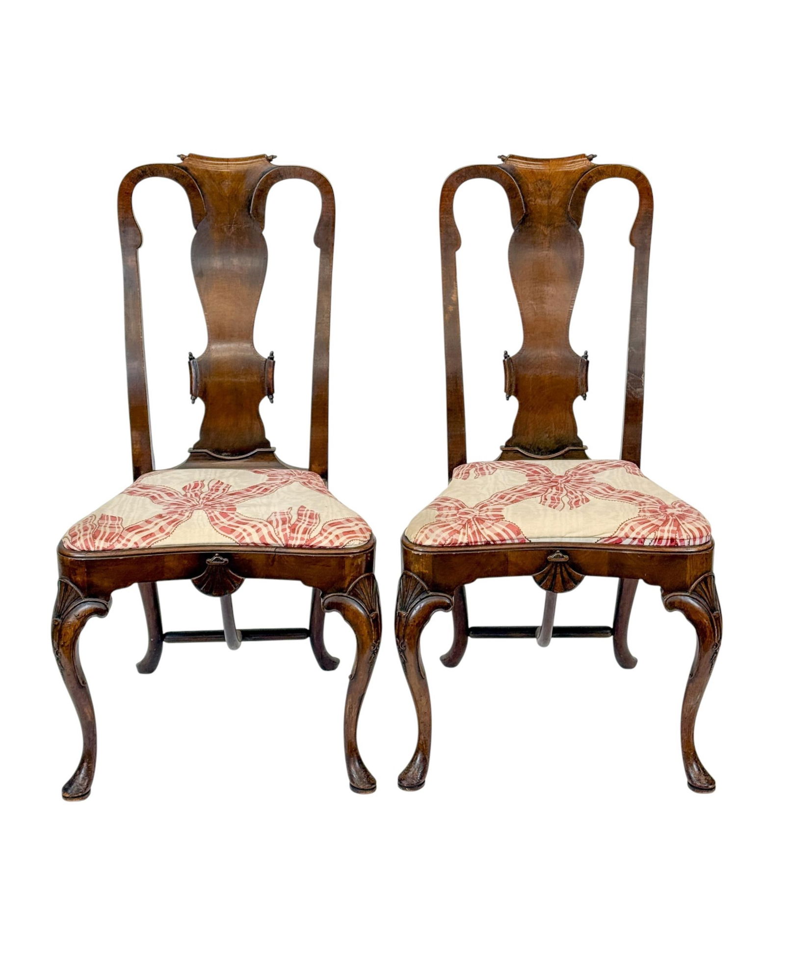 2 English Queen Anne walnut side chairs.: A pair of English Queen Anne walnut side chairs, Late 18th/ Early 19th Cemtury. 35 3/4" x 22 3/4" x 16".