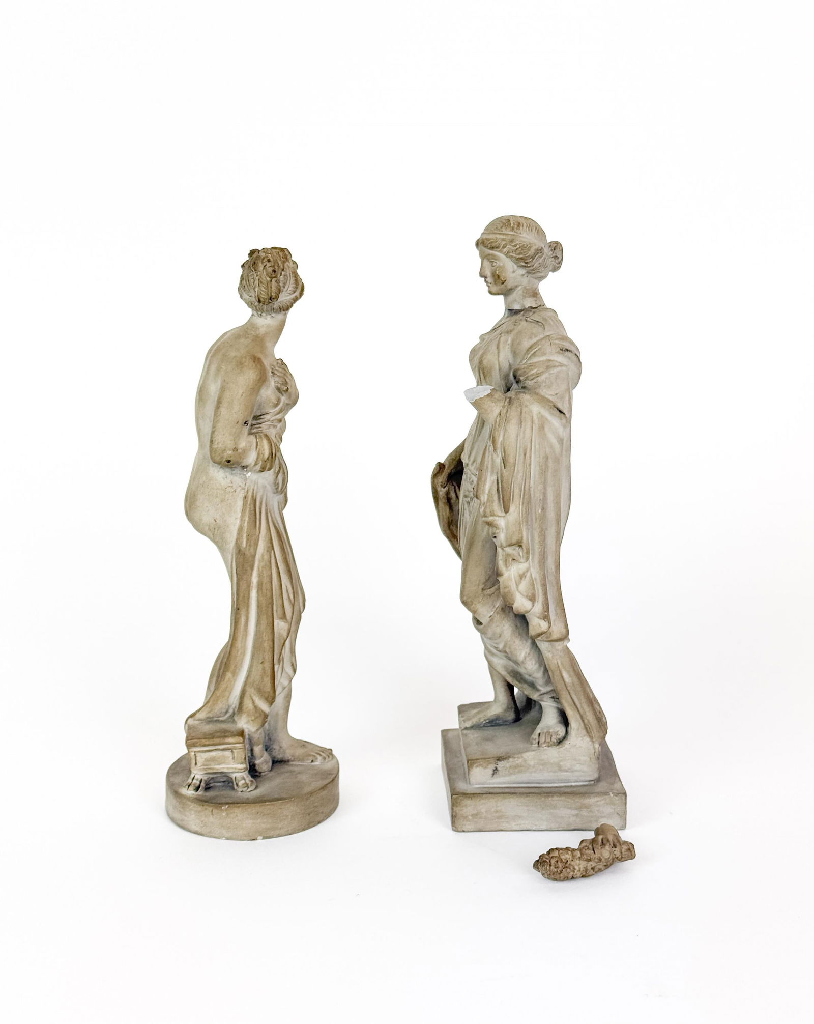 2 Ceramic statuettes. - 4