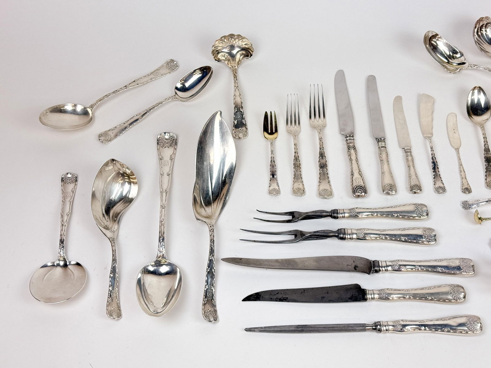 Tiffany & Co. "Wave Edge" sterling flatware set. - 3