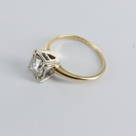 Round diamond solitaire ring est. 1.43 ct: A diamond solitaire ring with a 14kt white and yellow gold mounting. A round brilliant center stone size of 6.85 x 4.85 with an estimated TCW 1.43, Color I-J, and Clarity I1. 0.085 toz. Condition: Bea