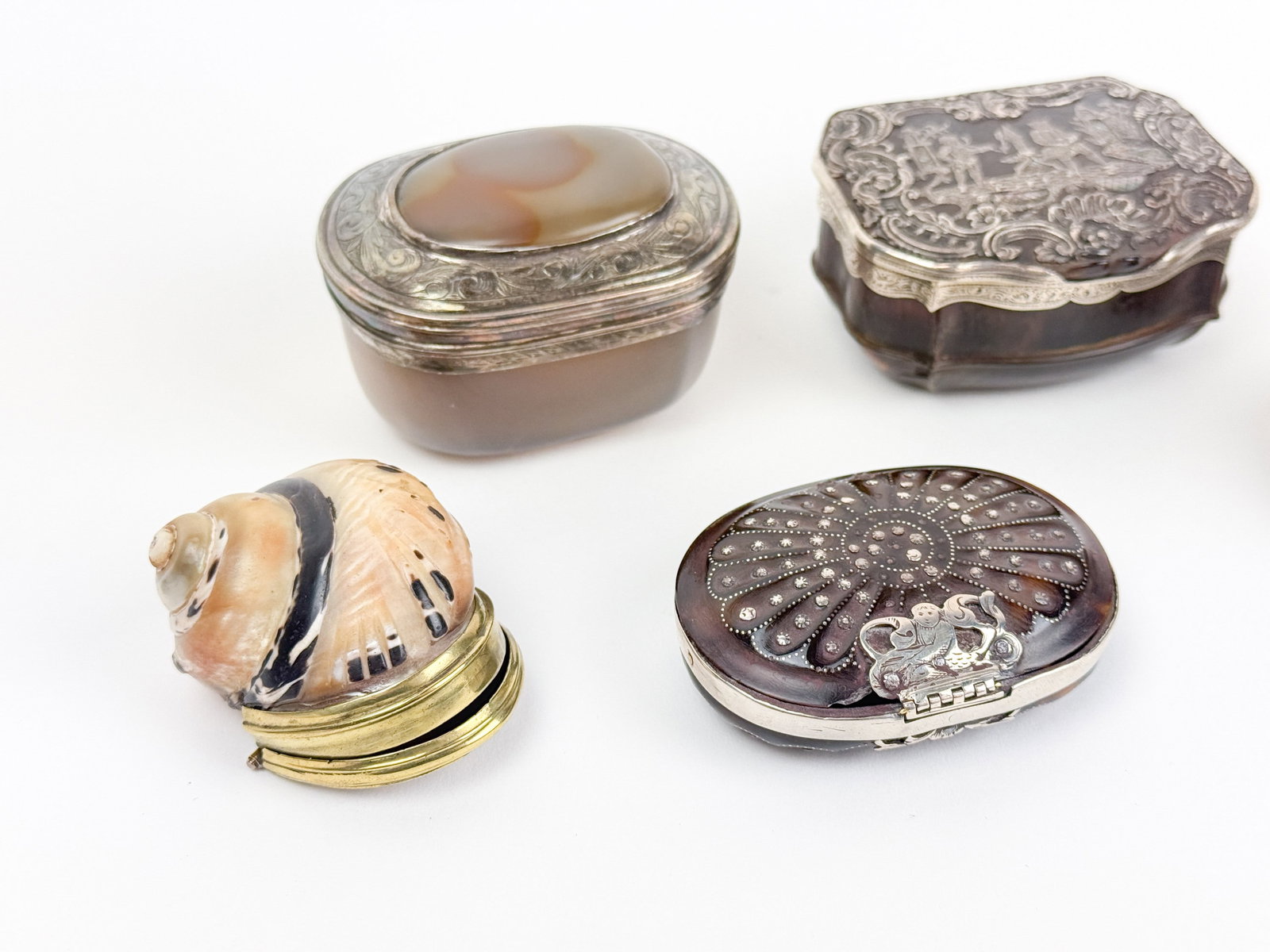 5 Silver snuff boxes. - 2