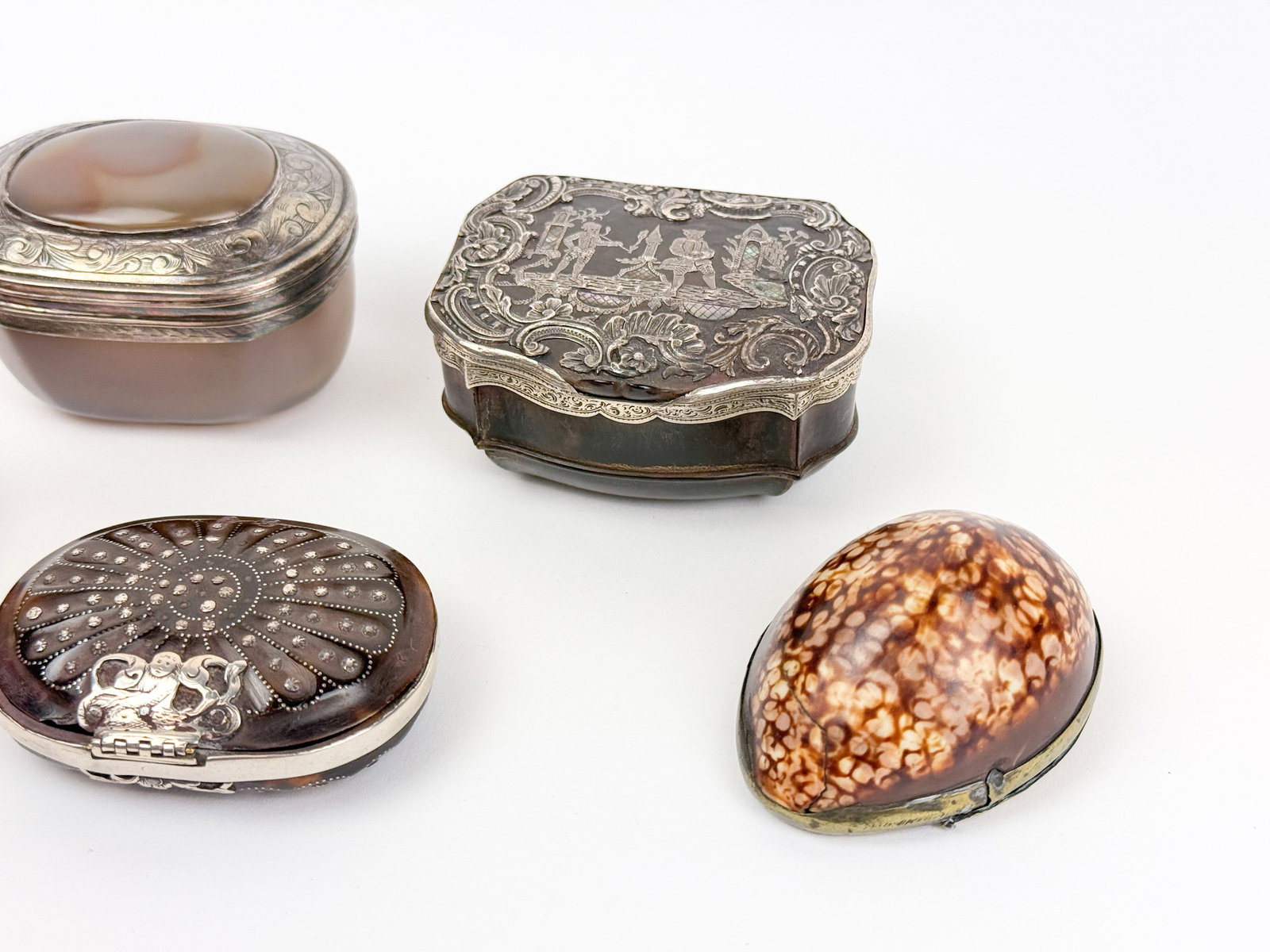 5 Silver snuff boxes. - 3