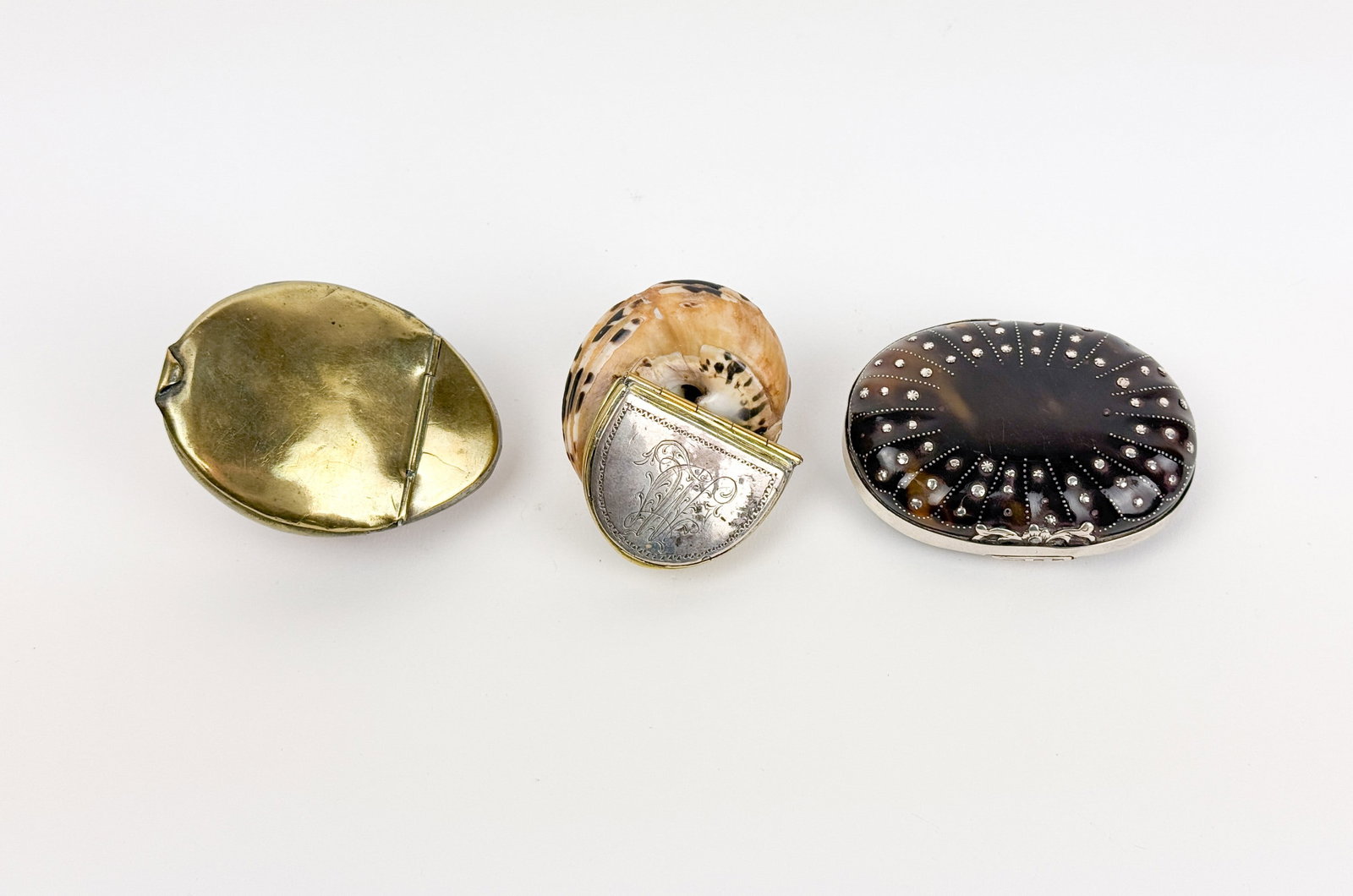 5 Silver snuff boxes. - 7