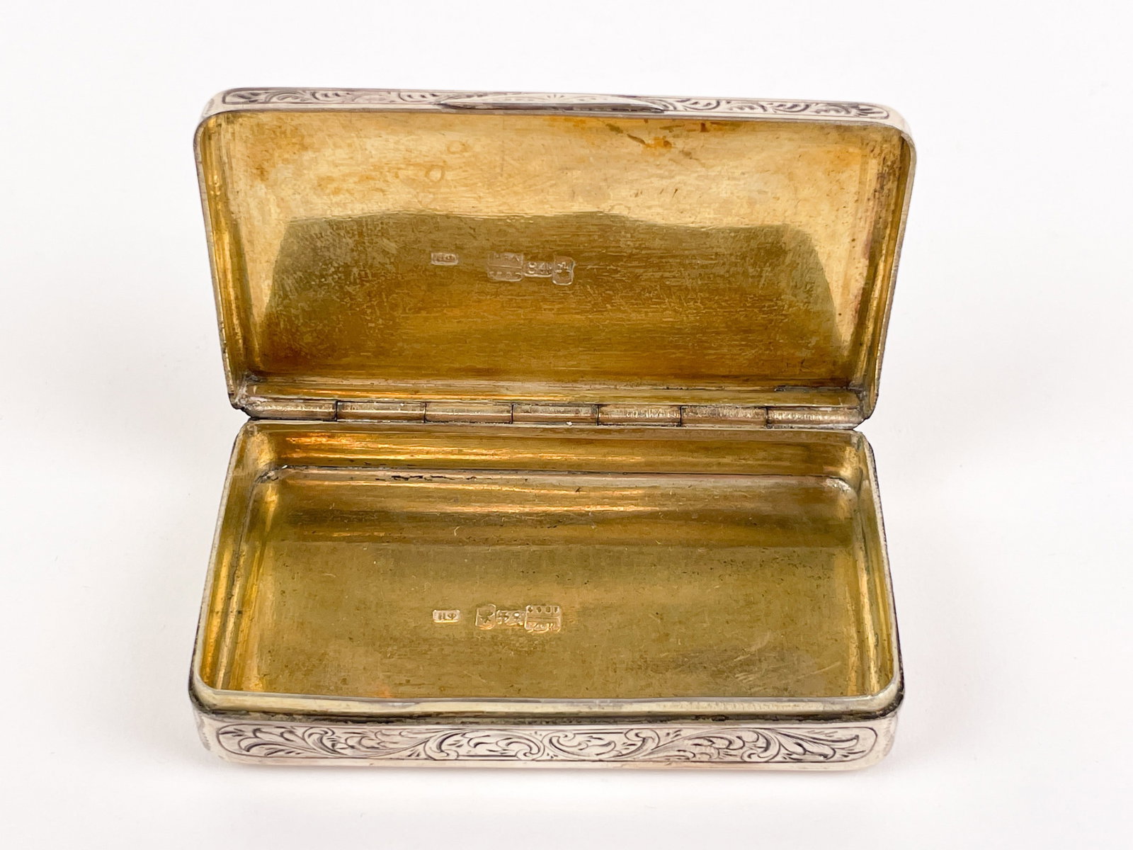 2 Silver boxes. - 3