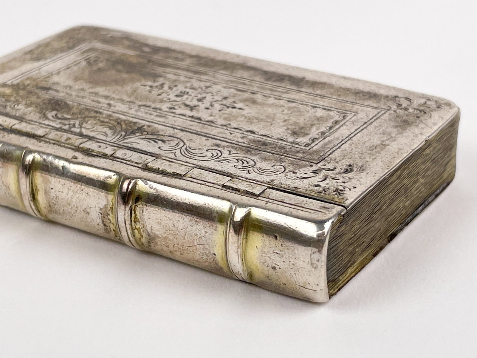 2 Silver boxes. - 7