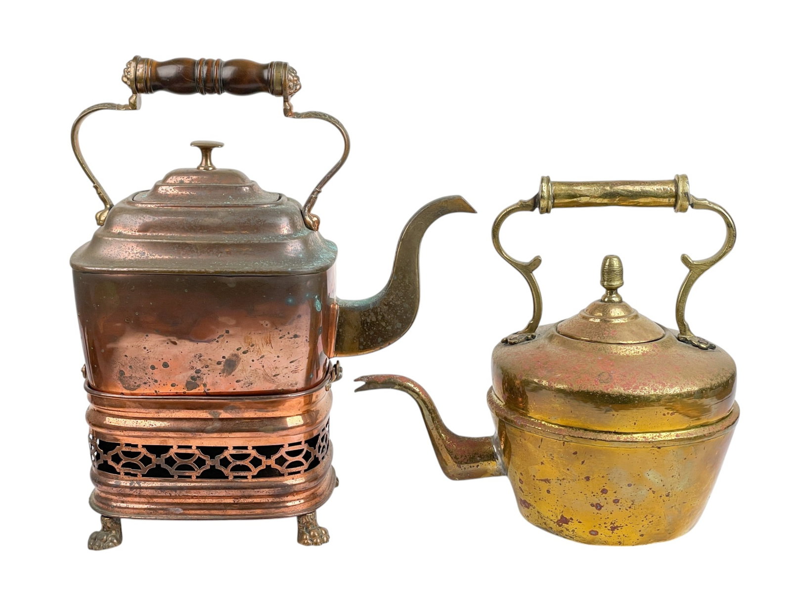 2 Antique brass and copper kettles. (1 of 11)