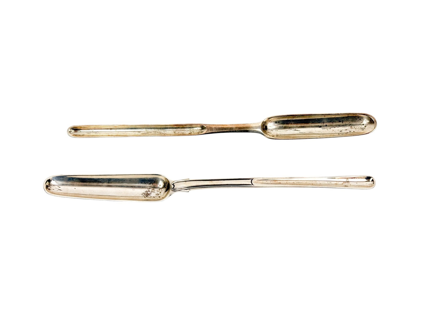 2 Georgian sterling marrow spoons.: A group of two Georgian sterling silver marrow spoons. ++ An 1809 William Eley I, William Fearn & William Chawner spoon. Boar head over gothic "G" monogram. 1.68 ozt. 8 1/2". ++ A 1759 Paul Callard sp