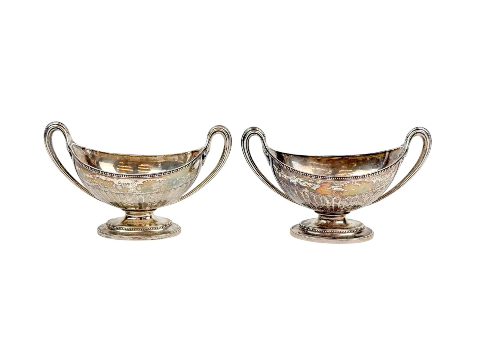 2 English George III sterling gravy boats. (1 of 6)
