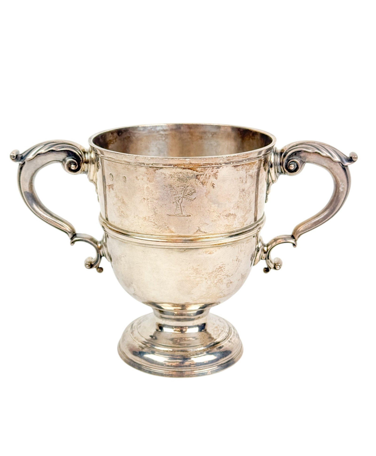 Irish sterling loving cup. (1 of 5)