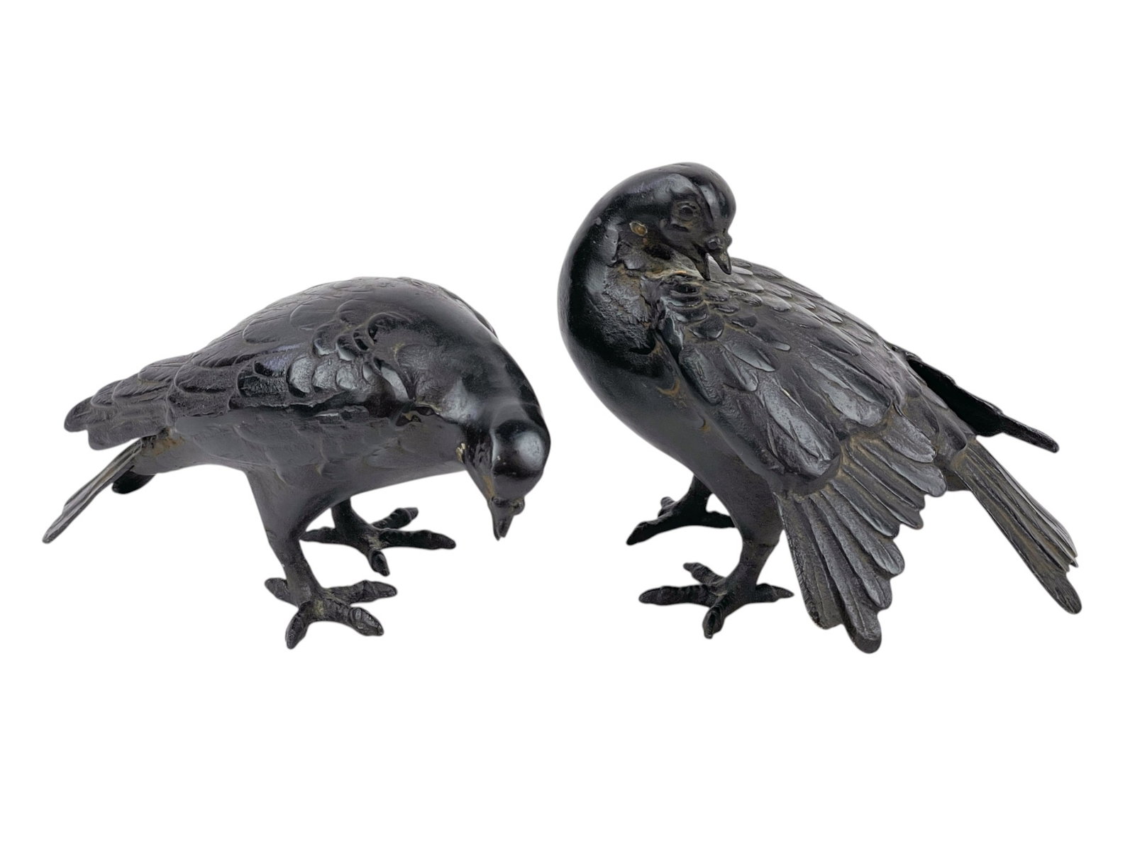 Pair of Japanese pigeons, cast iron. (1 of 9)