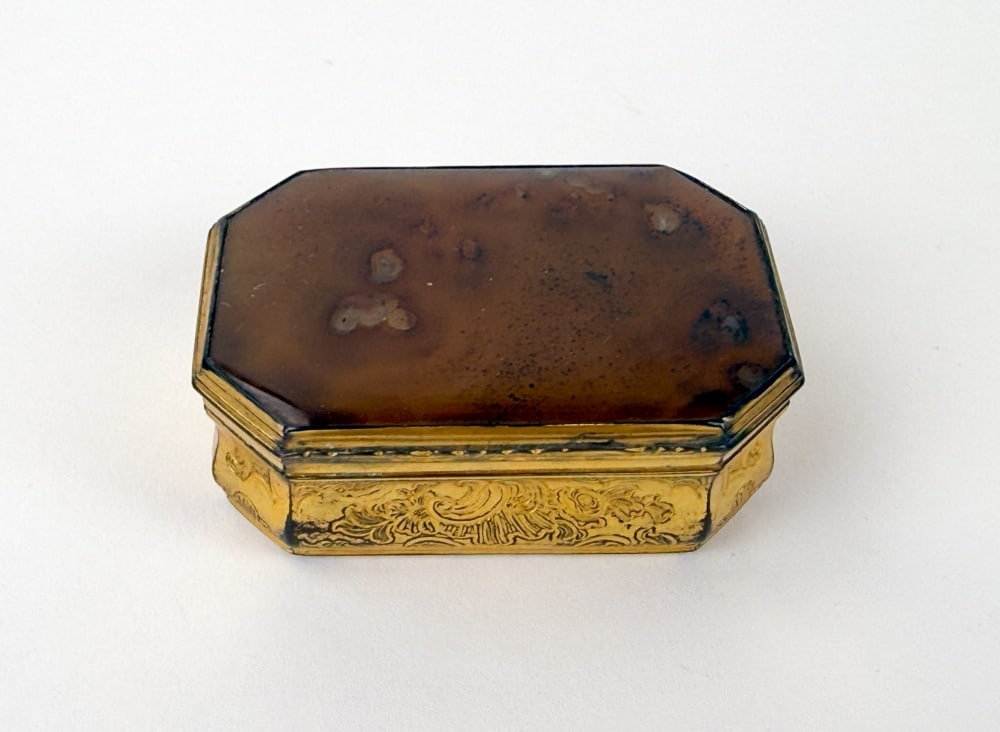 3 Agate/stone snuff boxes - 2