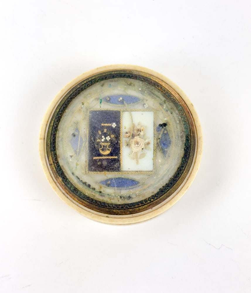 3 Snuff boxes - 4