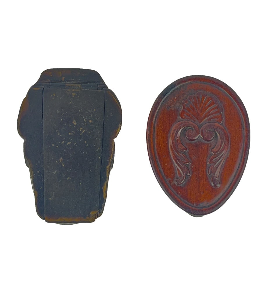 2 Face form snuff boxes. - 2