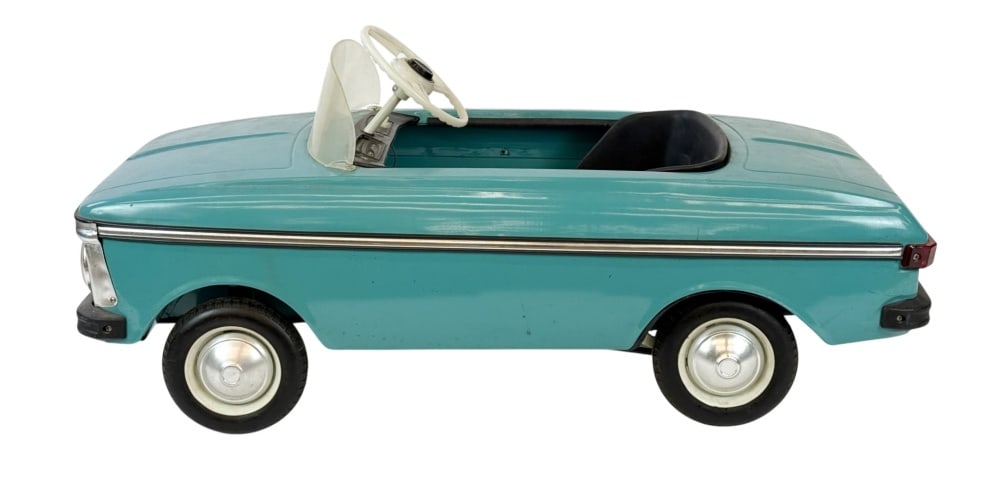 Soviet Moskvich AZLK blue metal pedal toy car (1 of 11)