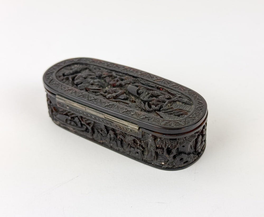 Chinese carved snuff box (1 of 3)