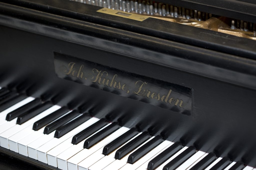 Johanne Kuhse piano. Dresden. medium grand: A medium grand Johann Kuhse paino. c. 1875. Dreseden, Germany.