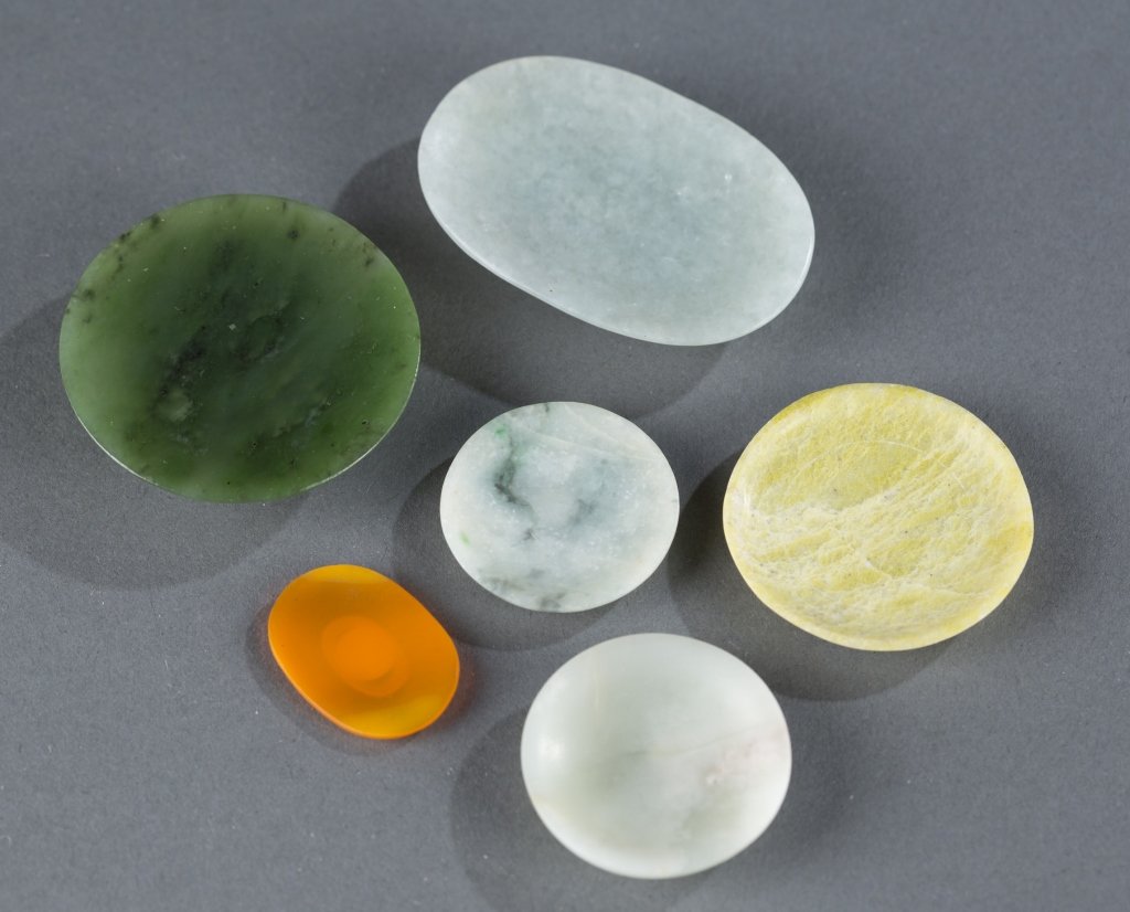 Group of Chinese snuff dishes.: A group of six Chinese snuff dishes. ++ Oval glass dish in orange-yellow. c.1750-1850. ++ Round Jade dish. c.1800-1900. ++ Oval Jadeite dish in pale green. c.1800-1900. ++ Hardstone dish. c.1780-1850.
