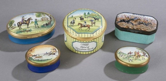 Group of 5 assorted pill boxes.: Group of 5 assorted pill boxes. Scenes of horses, hunting, polo, racing, and Thomas Jefferson at the Monticello. Largest is 1 1/2" x 2 1/4".