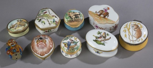 Group of 9 animal pill boxes.: Group of 9 animal pill boxes.