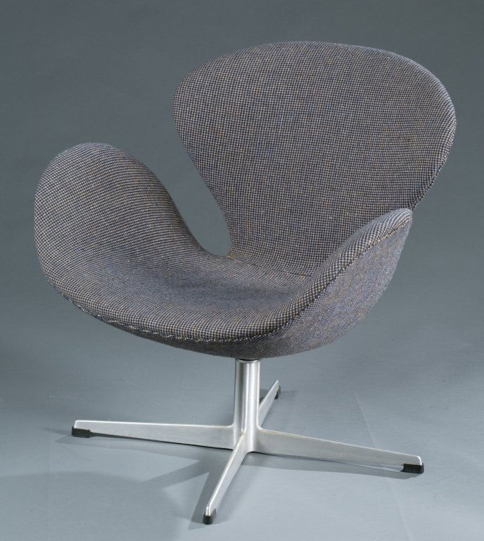 An Arne Jacobsen "Swan" chair. (1 of 4)