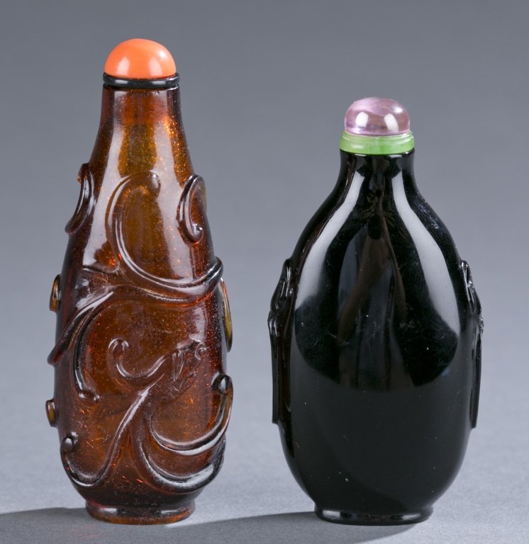 Group of 2 Chinese snuff bottles. (1 of 6)