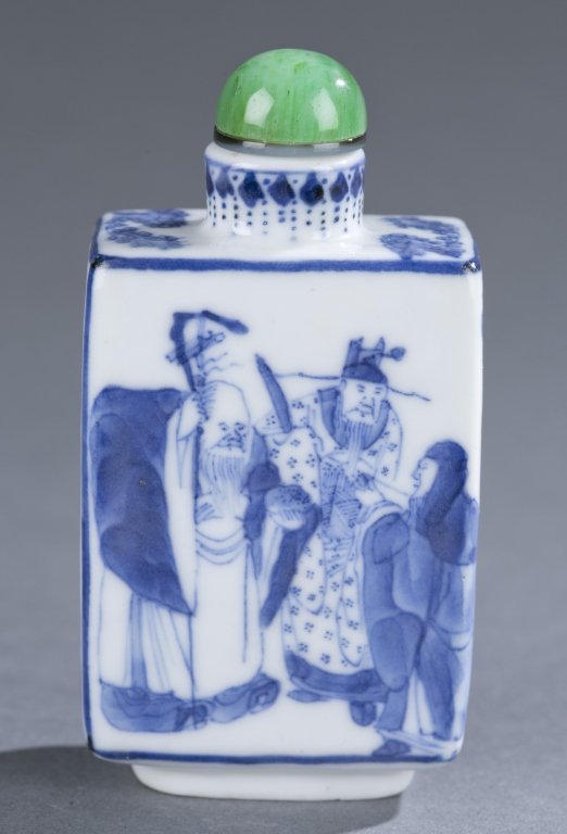 A Chinese blue and white porcelain snuff bottle. (1 of 6)
