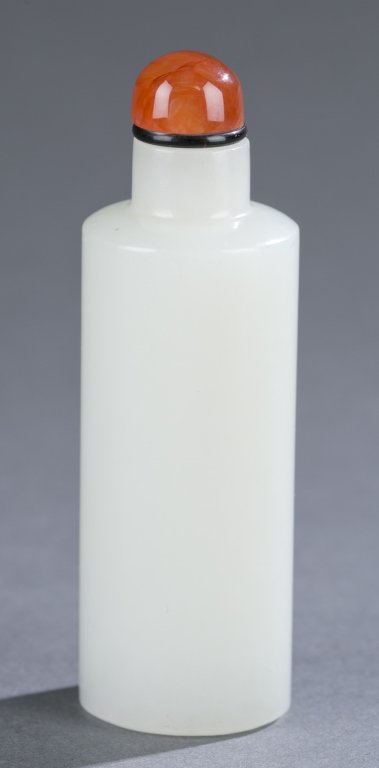 A Chinese jade snuff bottle. (1 of 4)