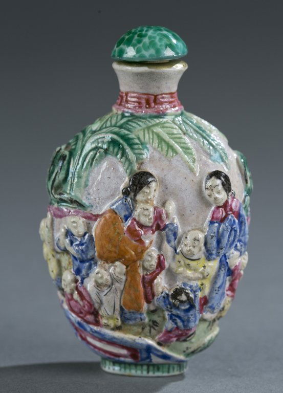 A Chinese molded porcelain snuff bottle. (1 of 6)