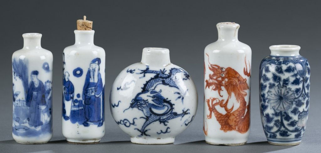 Group of 5 Chinese snuff bottles. (1 of 10)