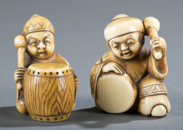 Group of 2 Japanese ivory netsuke of performers. (1 of 6)