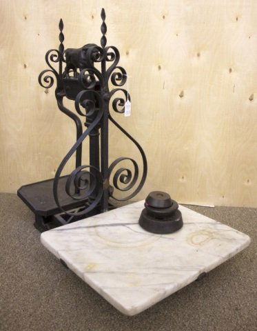 Butcher's iron scale, 19th / 20th century. (1 of 2)
