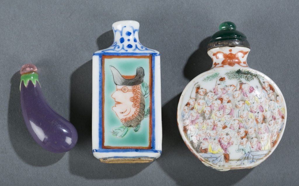 Group of 3 Chinese porcelain snuff bottles. (1 of 5)