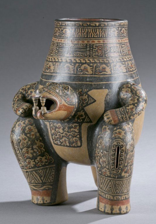 Costa Rican zoomorphic tripod, CE200-600. (1 of 8)