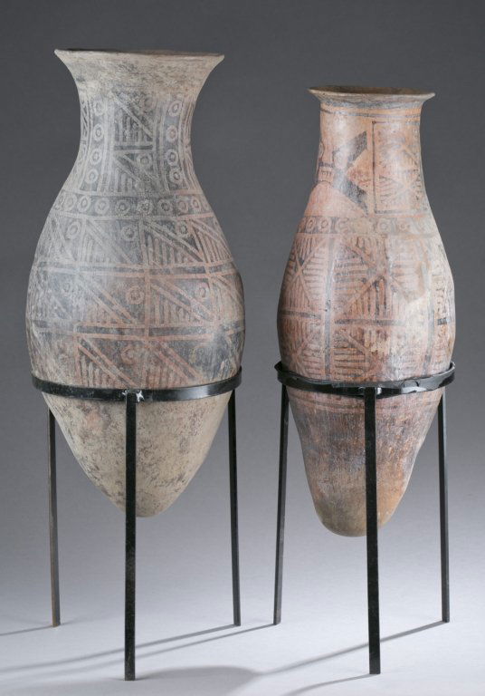 Group of 2 Pre-Columbian urns. (1 of 5)