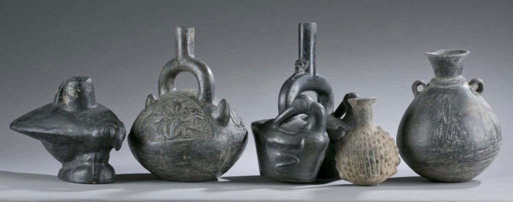 Group of 5 Chimu pottery vessels. (1 of 10)