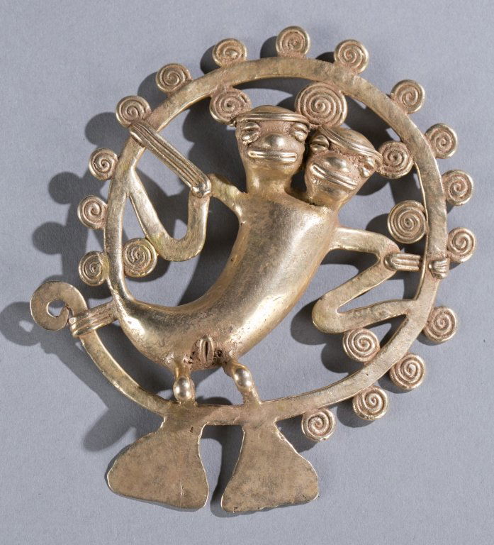 Pre-Columbian gold doubled headed animal pendant. (1 of 3)