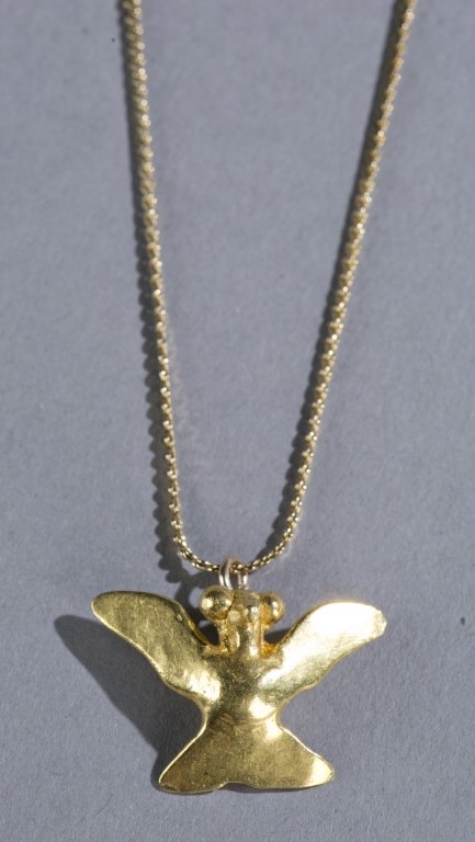 Pre-Columbian gold eagle pendant. (1 of 2)