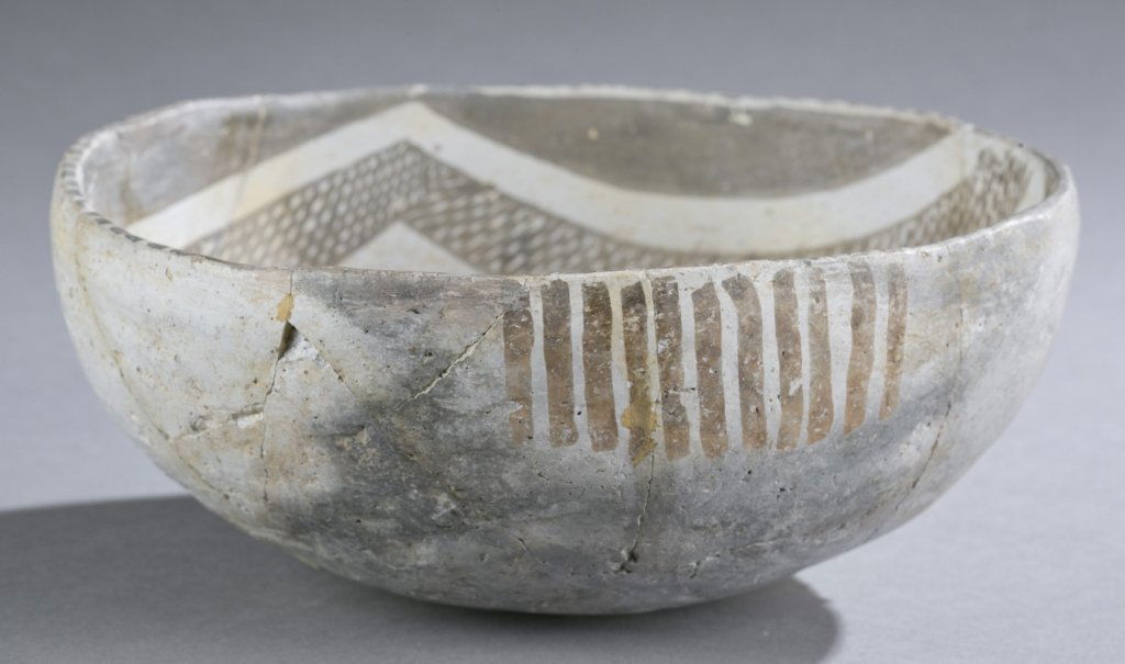 Mesa Verde Anasazi pottery food bowl.: A Mesa Verde Anasazi pottery food bowl. c.1200-1300. Black on white geometric design. 3 1/8"h x 7 1/4"diam. This piece has a Statement of Release and Disclosure. Provenance: Private Collection, D.C. M