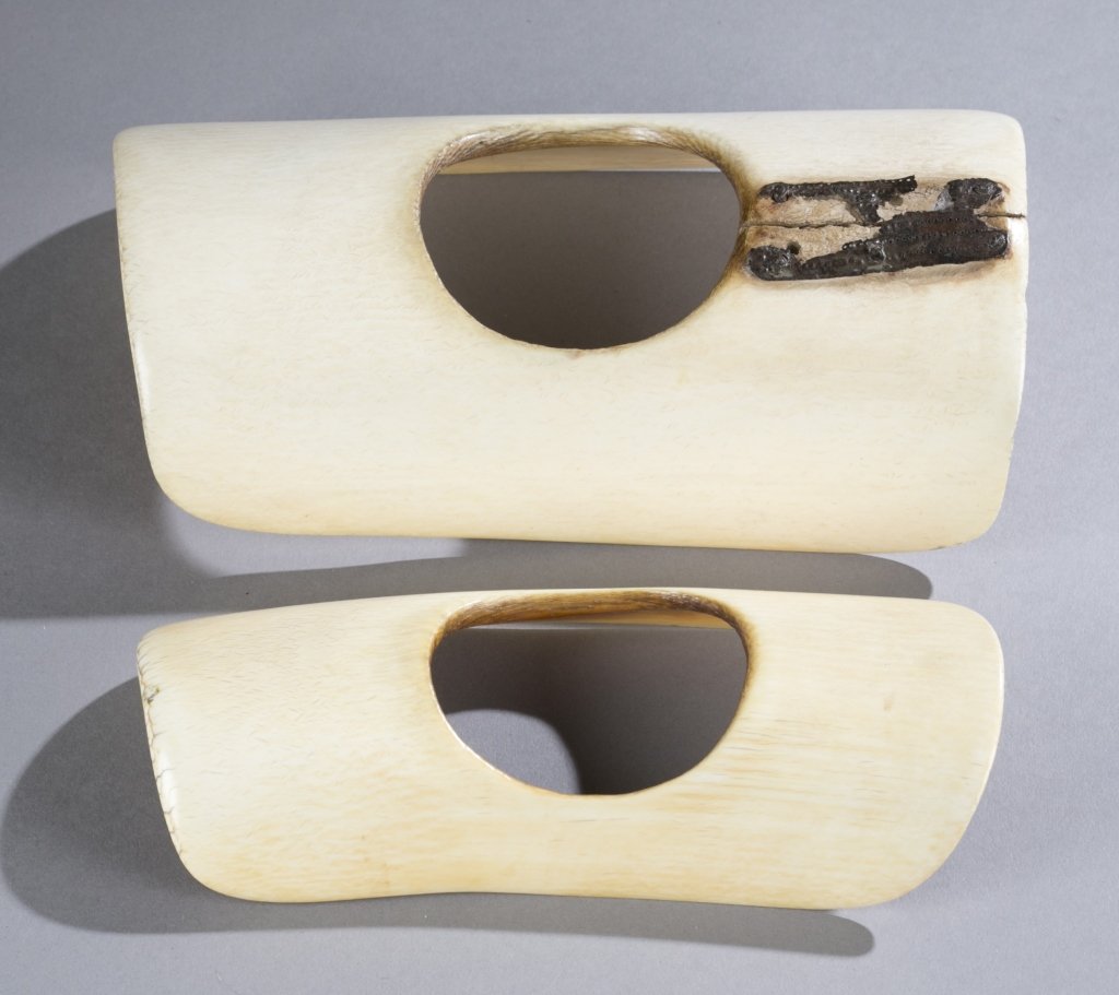 Group of 2 African ivory bracelets. (1 of 8)